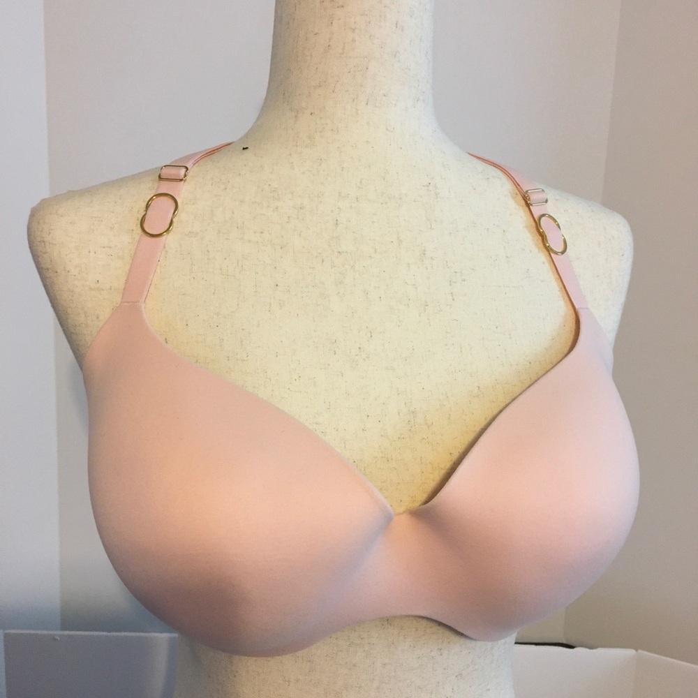 NWOT Victorias Secret Soft Pink Seamless T-Shirt Bra with Gold Hardware